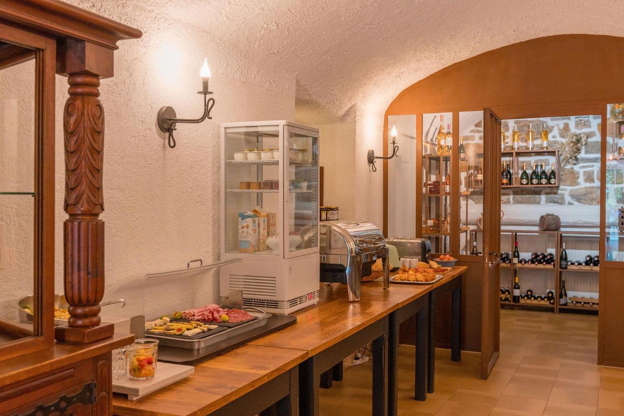 Logis Hotel Restaurant Le Pradinas Anduze Buitenkant foto