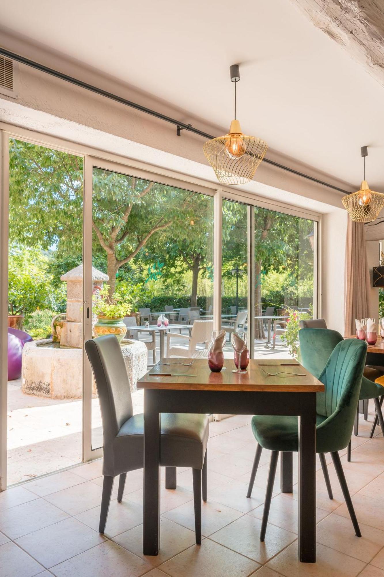 Logis Hotel Restaurant Le Pradinas Anduze Buitenkant foto