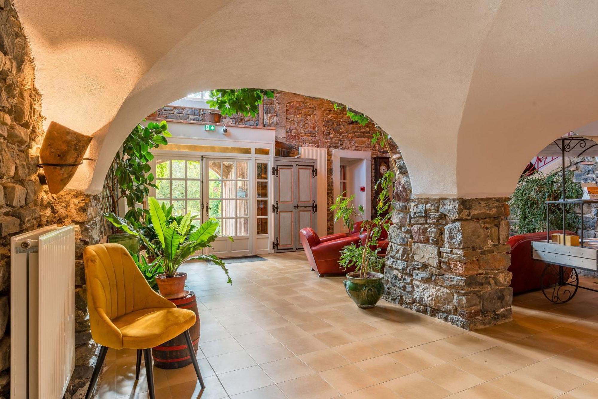 Logis Hotel Restaurant Le Pradinas Anduze Buitenkant foto