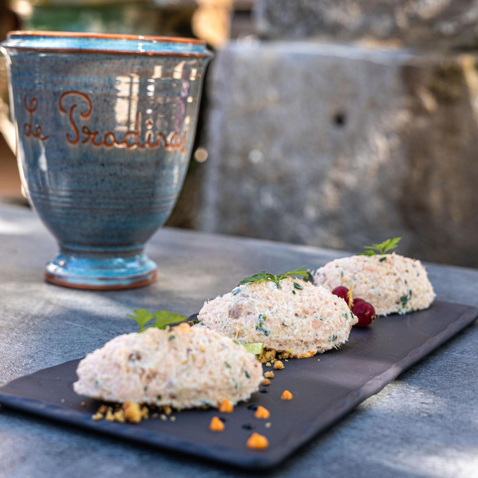 Logis Hotel Restaurant Le Pradinas Anduze Buitenkant foto