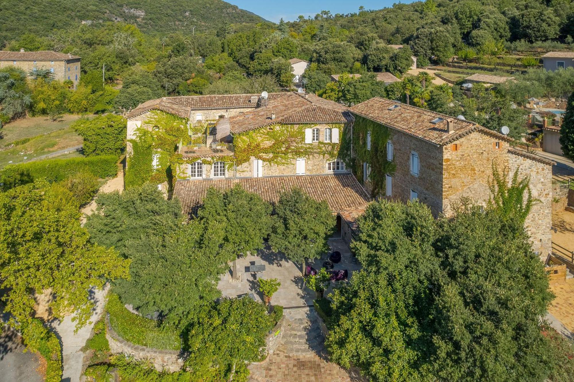 Logis Hotel Restaurant Le Pradinas Anduze Buitenkant foto