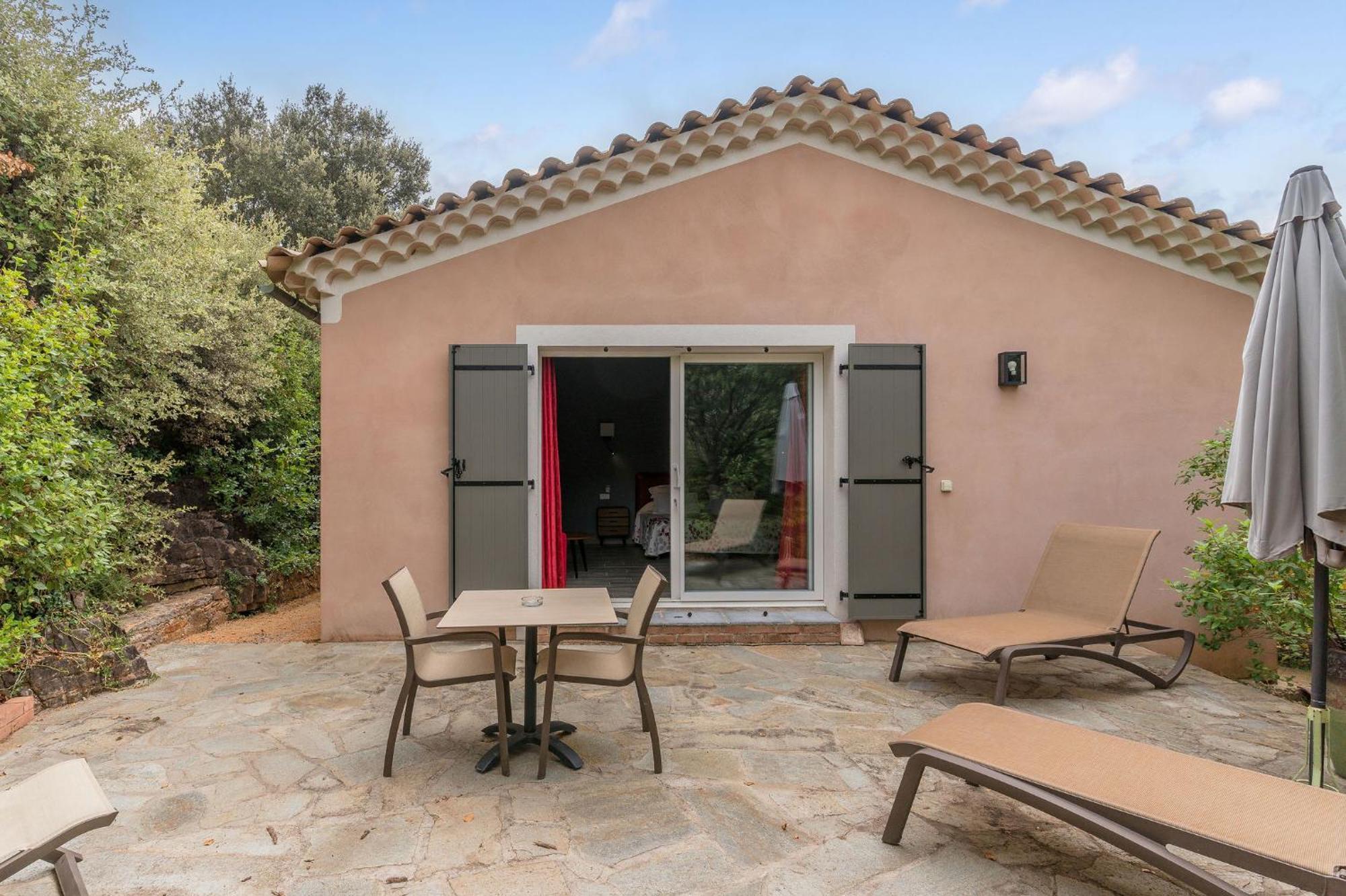 Logis Hotel Restaurant Le Pradinas Anduze Buitenkant foto