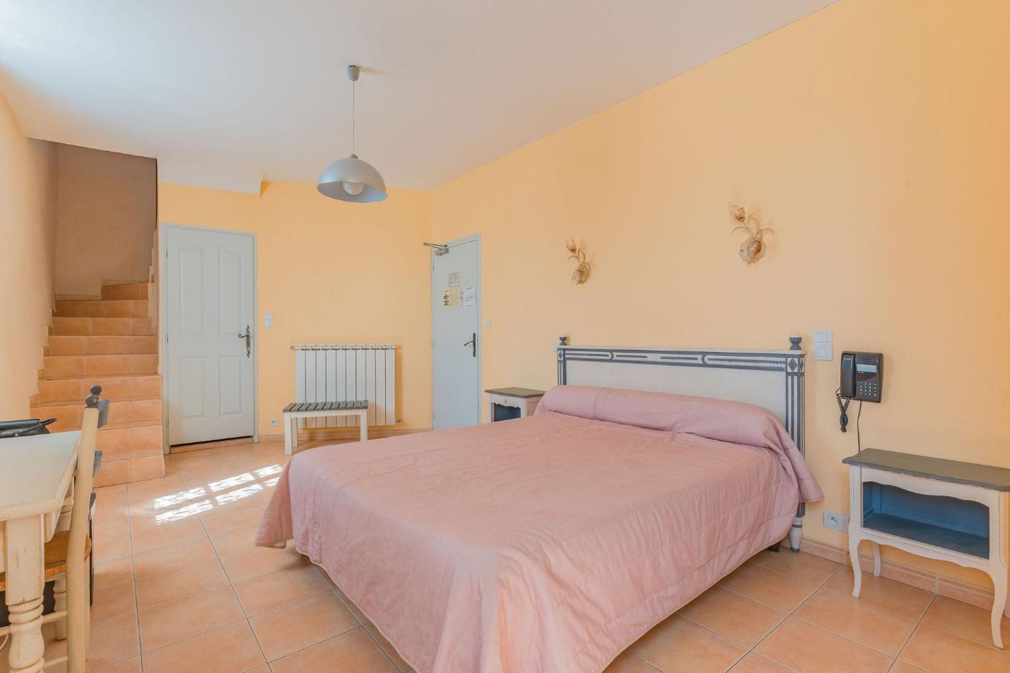 Logis Hotel Restaurant Le Pradinas Anduze Buitenkant foto