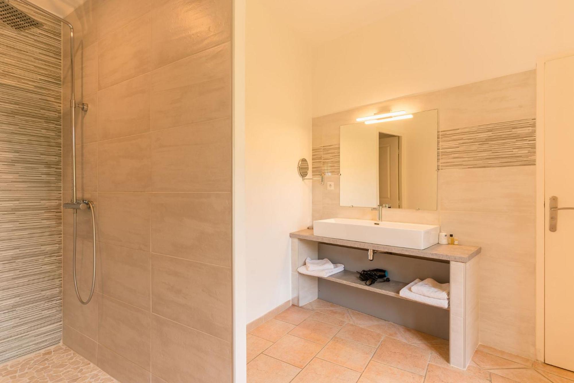 Logis Hotel Restaurant Le Pradinas Anduze Kamer foto