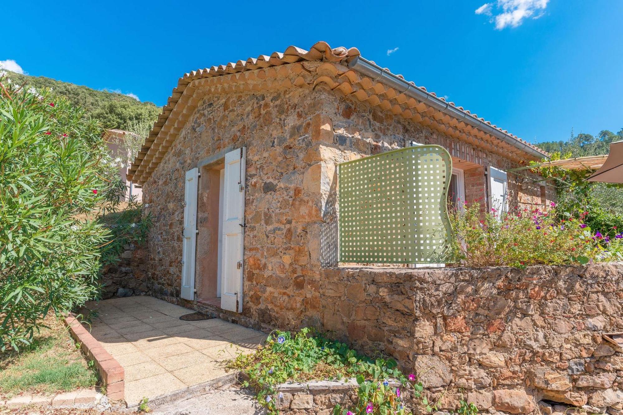 Logis Hotel Restaurant Le Pradinas Anduze Buitenkant foto