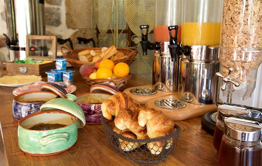 Logis Hotel Restaurant Le Pradinas Anduze Buitenkant foto